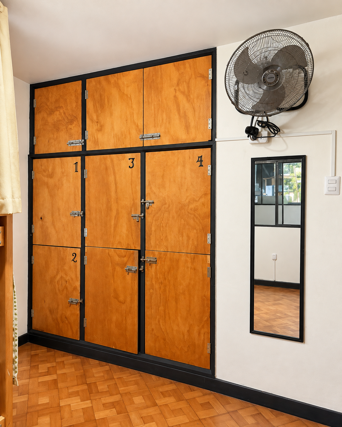 Dormitorio 4 pax mixto con baño compartido 3