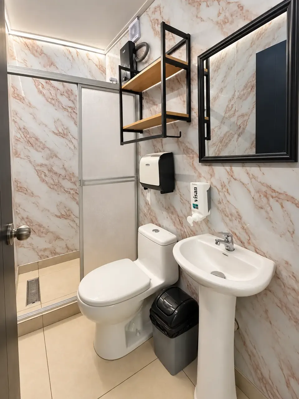 Dormitorio 6 pax mixto con baño compartido 3