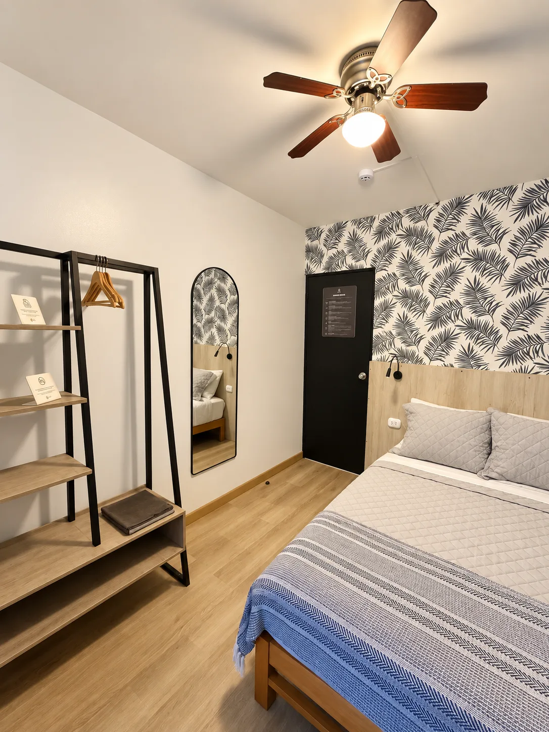 Hab privada doble con balcón y baño privado externo 2