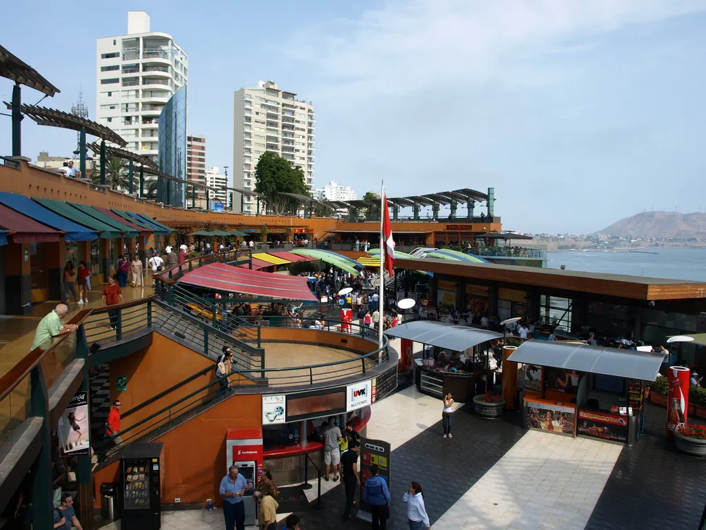 Terrazas frente al mar en Larcomar